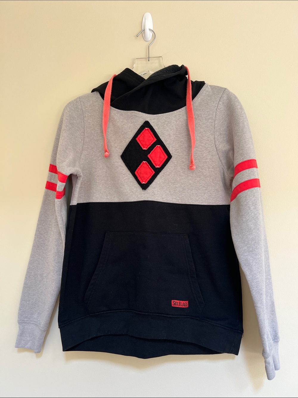 Harley Quinn Six Flags DC Comics Hoodie S